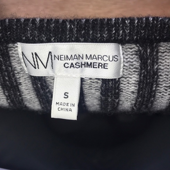 Beautiful Cashmere sweater black and gray size small - Picture 6 of 8